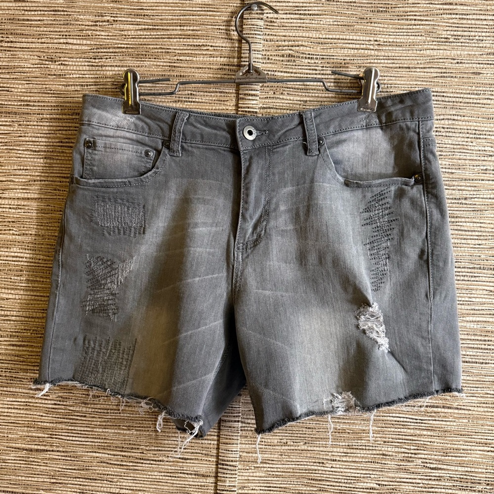 Y2K Rocawear La Belle Roc Cut Off Jean Shorts Distressed Denim Size 7/8 Gray